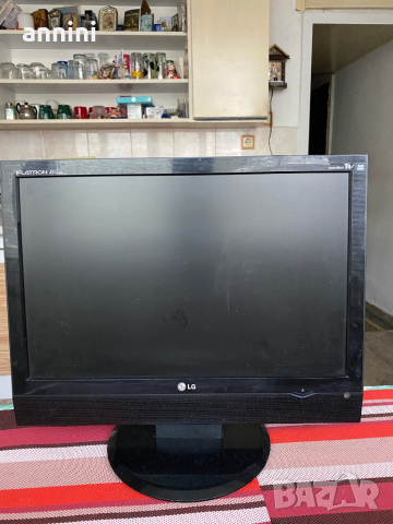 продавам монитор/ТВ  марка  LG  работи , снимка 1