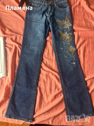 Нови дънки с бродерия размер 26 - подходящи и за дете 