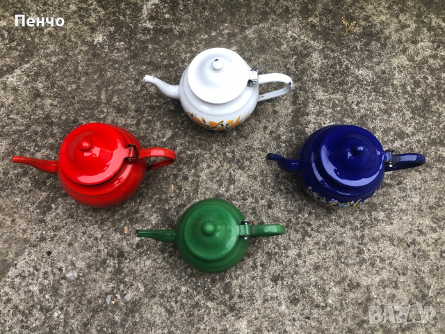 стари малки емайлирани чайници - СОЦ - четири броя, снимка 6 - Антикварни и старинни предмети - 44586454