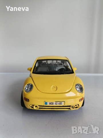 Volkswagen New Beetle 1998 г , Bburago, Мащаб 1:18 , Italy. , снимка 2 - Коли, камиони, мотори, писти - 52189918