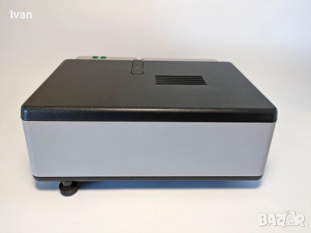 Диапроектор прожектор Leitz Leica Pradovit 153 DU с дистанционно, снимка 4 - Плейъри, домашно кино, прожектори - 53296514