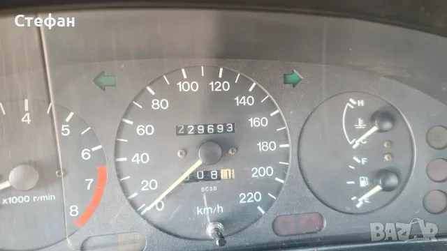 Продавам Mazda 323, снимка 4 - Автомобили и джипове - 56483330