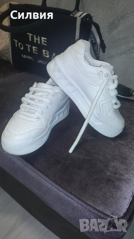 Дамски маратаонки VALÉNTINO garavani бели, снимка 2 - Маратонки - 53223086