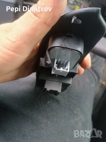 Копчета ,бутони Ел стъкла Ауди А2 820959851A, снимка 2 - Части - 51923185