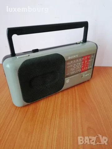 Продавам радио Sony icf-750s, снимка 4 - Радиокасетофони, транзистори - 56302639