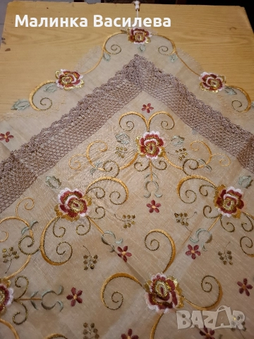 Бродирана покривка , снимка 8 - Гоблени - 52917830