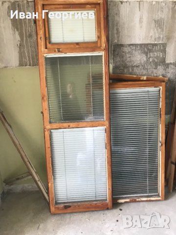 Две крила от дървена дограма