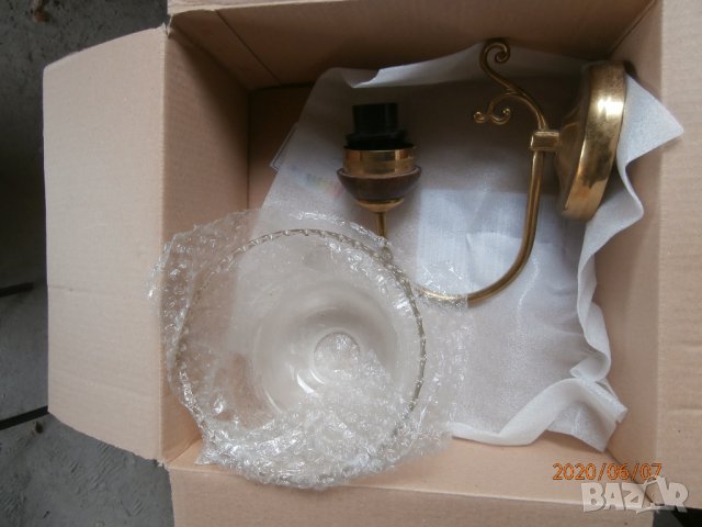 СТЕННА ЛАМПА