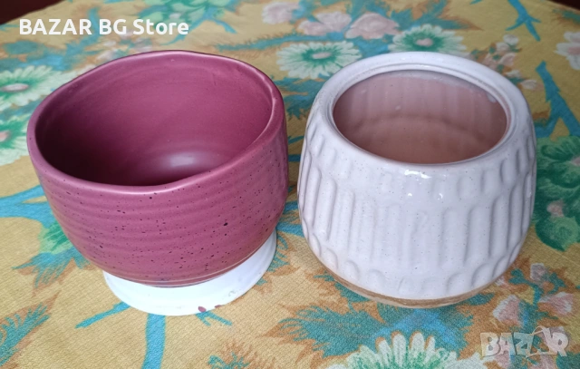 Комплект керамични саксии за цветя.