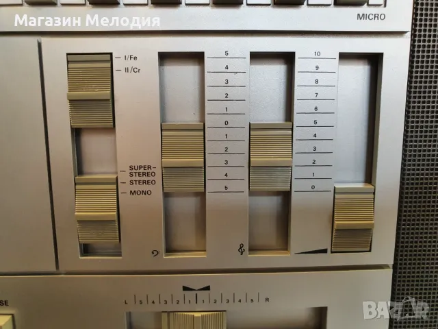 Радиокасетофон Grundig RR 3600 В отлично техническо и визуално състояние., снимка 12 - Радиокасетофони, транзистори - 49343657