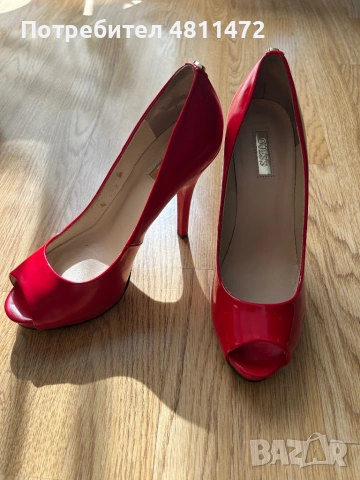 GUESS червени лачени токчета, снимка 8 - Дамски обувки на ток - 54349899