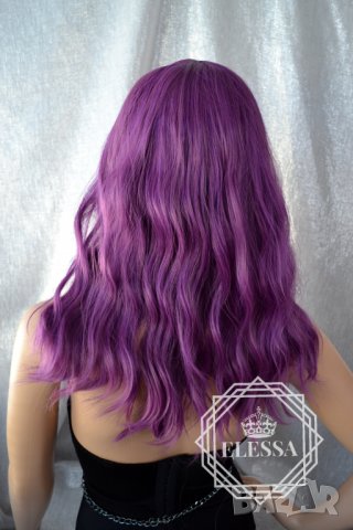 Пурпурно Лилава Средно Дълга Чуплива Перука Мортиша КОД 7183, снимка 9 - Аксесоари за коса - 38316453