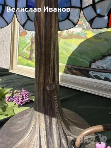 Приказна витражна лампа Tiffany.С маркировка. Отлично състояние. Работеща., снимка 3 - Настолни лампи - 50026083