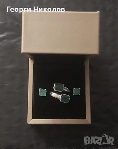 Пръстен и обици с изумруди 