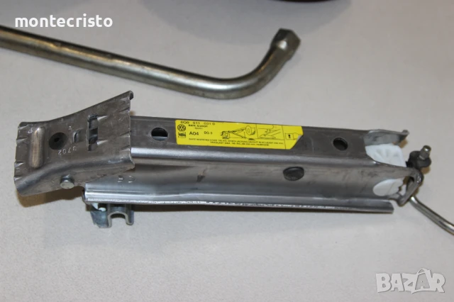 Авариен комплект крик VW Polo 9N 9N2 (2001-2009г.) 6Q0011031D ключ за гуми кука за теглене, снимка 3 - Аксесоари и консумативи - 51104654