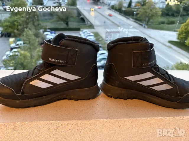 ботуши Adidas 36.5 номер за момче, снимка 2 - Детски боти и ботуши - 56523495