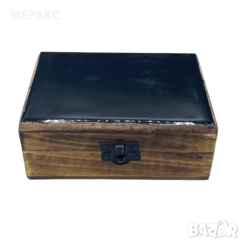 Средна дървена кутия с керамична глазура – 15 × 10 × 6 см