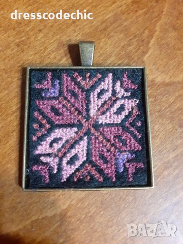 Колие с бродирана шевица , снимка 16 - Колиета, медальони, синджири - 31774929