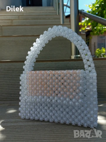  Ръчно изработена дамска чанта от мъниста – стил и елегантност в едно!
, снимка 4 - Чанти - 50793581
