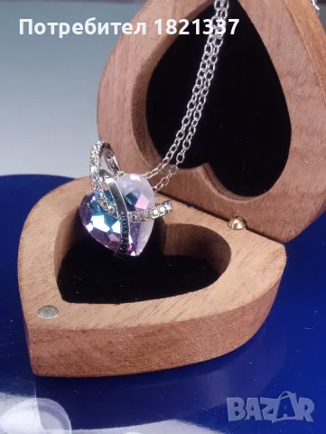 Колие с кристали в дървена кутийка , снимка 2 - Колиета, медальони, синджири - 49610807