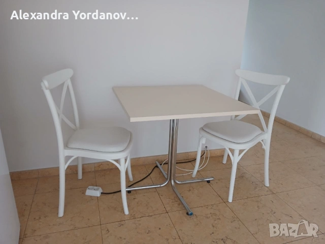 Малка трапезна маса + 2 стола, снимка 3 - Маси - 53983705