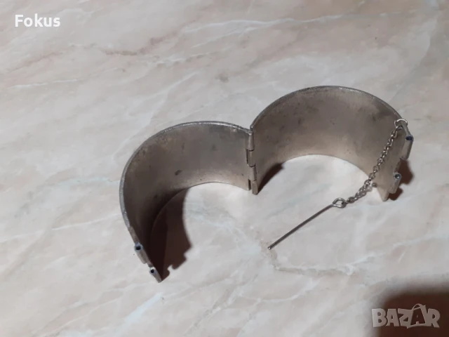 Страхотна голяма метална гривна с емайл и щифт за носия, снимка 4 - Антикварни и старинни предмети - 50978845