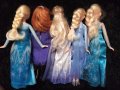 Оригинални пеещи кукли Disney Princess Hasbro с функции Дисни принцеси Елза и Ана Frozen , снимка 2