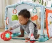 Активна гимнастика 3 в 1 Fisher Price Пълзи и играй Постелка с къщичка със звуци Фишър Прайс, снимка 3