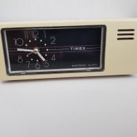 Настолен японски мини кварцов будилник Timex, снимка 5 - Други - 33752001