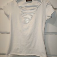 Дамска бяла накъсана тениска размер S цена 15 лв., снимка 1 - Тениски - 42900031