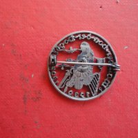 Ажурна сребърна брошка знак 1930, снимка 3 - Колиета, медальони, синджири - 40085082
