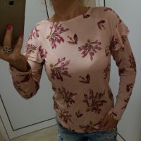 Супертъничка и лека блуза на цветя с къдрички на раменете, снимка 1 - Тениски - 39691048