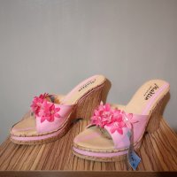 Нови -60% розови чехли на платформа с цветя ляв 38 номер десен 39 номер по-голям десен крак, снимка 1 - Чехли - 37659459