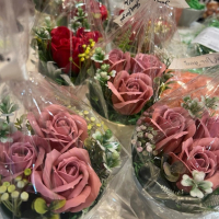 Подарък за всеки повод 🎁 От ароматни сапунени рози 💐, снимка 1 - Подаръци за жени - 44629124