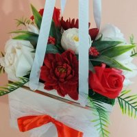 🎀НОВО🎀Бяла чанта със сапунени цветя в бяло и червено за вашите специални поводи🌹🎀🌹, снимка 1 - Подаръци за жени - 42846198