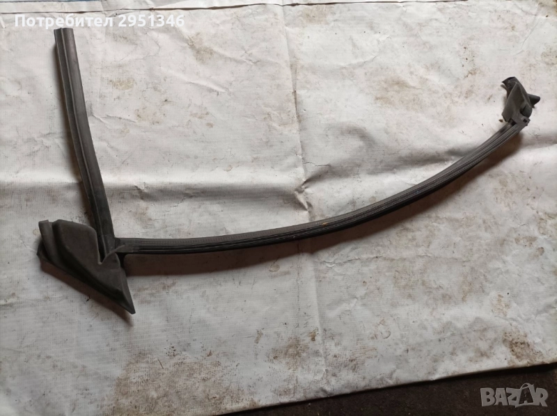 Уплътнение предно ляво стъкло Audi S5 F5 8W8837479, снимка 1