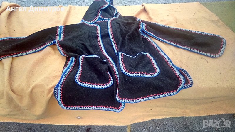 Ръчно плетено бродирано наметало с качулка , снимка 1