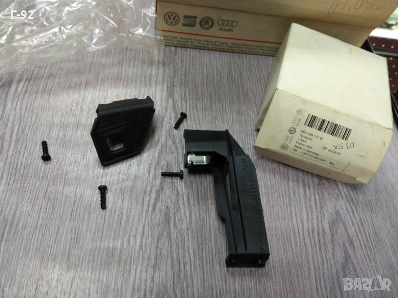 8E0998121B**НОВО**VAG**AUDI**ЩИПКИ  ЗА ФАР ЛЯВ**A 4**(2005 - 2009)**, снимка 1