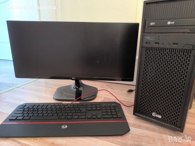 Компютърен сет с монитор, камера и светеща клавиатура, снимка 1