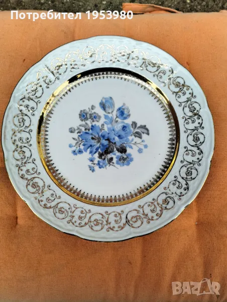 Порцеланова чиния за стена с позлата, снимка 1