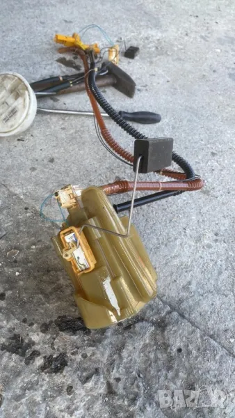 помпа резервоар мерцедес ц класа 203 2000 2001 2002, снимка 1