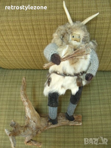 № 6502 стара фигура   - дърво, метал,текстил,кожа  - размери - височина 46 см , ширина 30 см , снимка 1