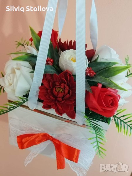 🎀НОВО🎀Бяла чанта със сапунени цветя в бяло и червено за вашите специални поводи🌹🎀🌹, снимка 1