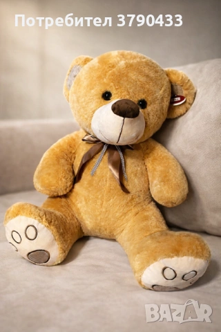 Продавам голям плюшен мечок в отлично състояние – чисто нов, не е използван.