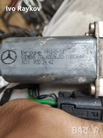 Моторче , задeн вратa , дясна, MERCEDES-BENZ E (W211) A2118202442, снимка 6 - Части - 51208150