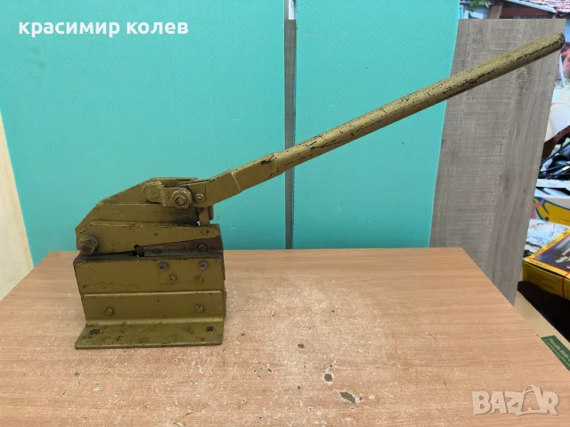 немска ръчна гилотина за рязане на ламарина и метални профили