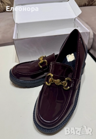 Дамски винено червени мокасини с метален декор
