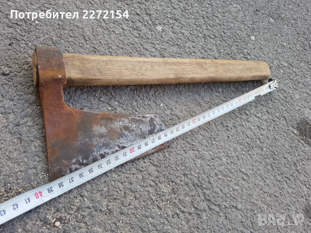 Кована брадва с украса, снимка 2 - Антикварни и старинни предмети - 51370593