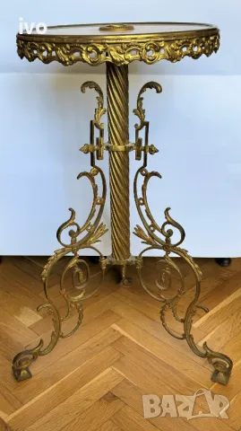 Антикварна френска масичка с мраморен плот