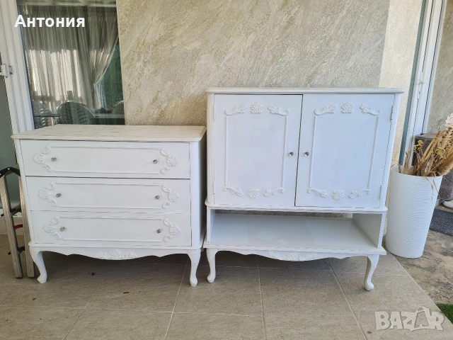 Бели скринове , тоалетка, гардероб